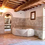 Villa La Magia 8&2, Emma Gavorrano